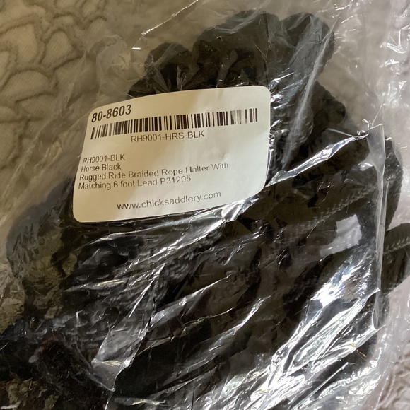 Braided rope halter with 6 foot lead rope - Picture 3 of 3